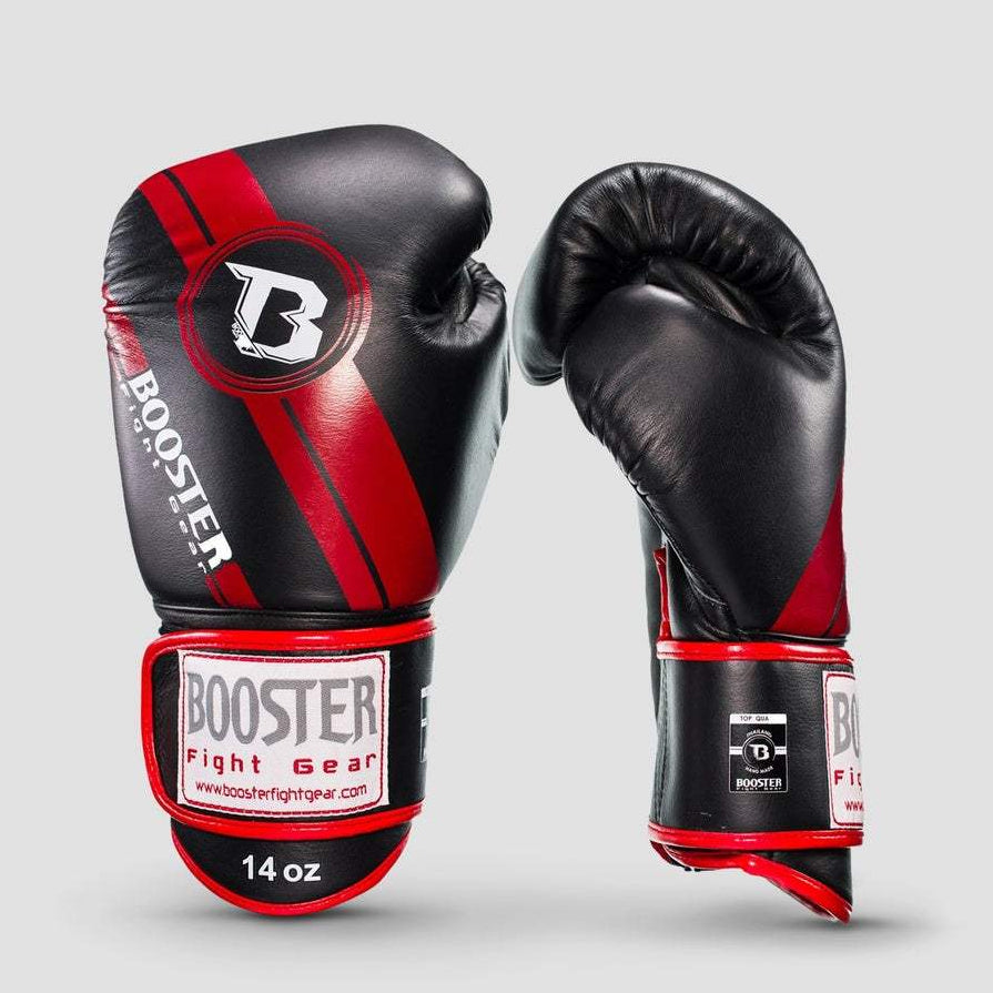 Booster V3 bokshandschoenen zwart rood van premium Skintex leer, handgemaakt in Thailand met anatomische pasvorm en dubbele klittenbandsluiting