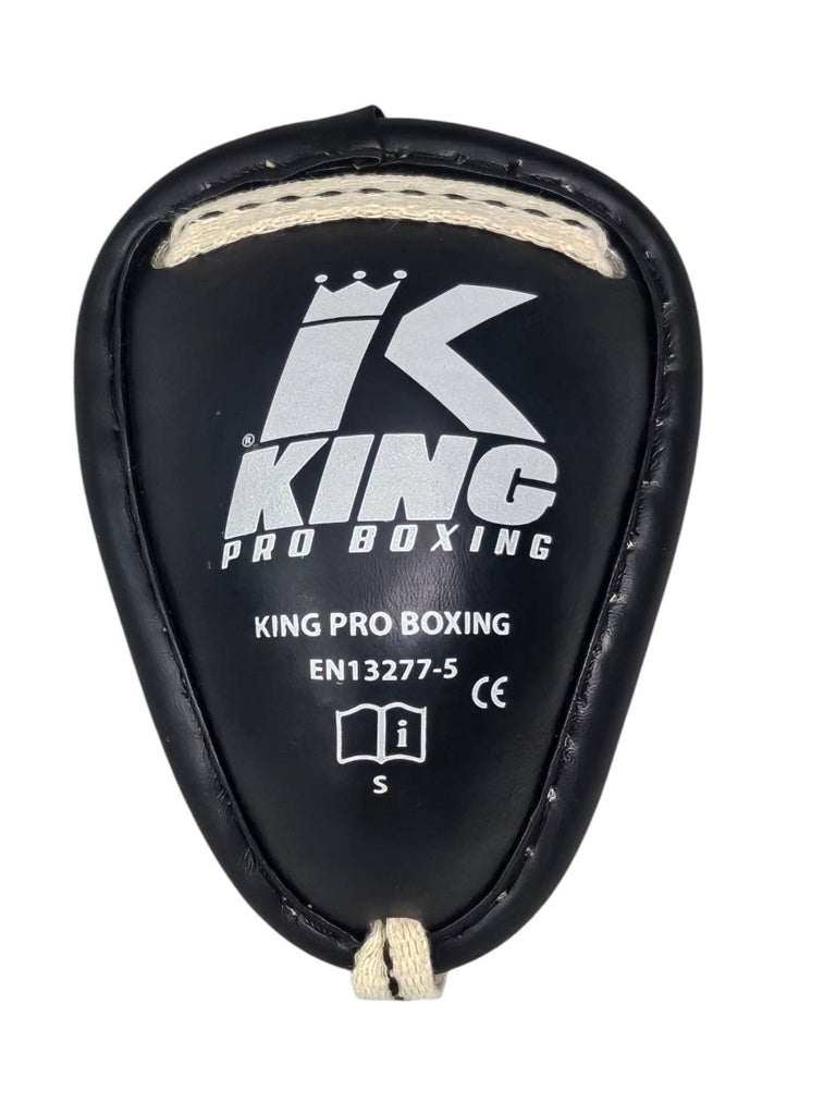 King KPB Metalen Tok Kruisbeschermer met zwarte leren buitenkant, zilverkleurig King-logo en beige vetersluiting.