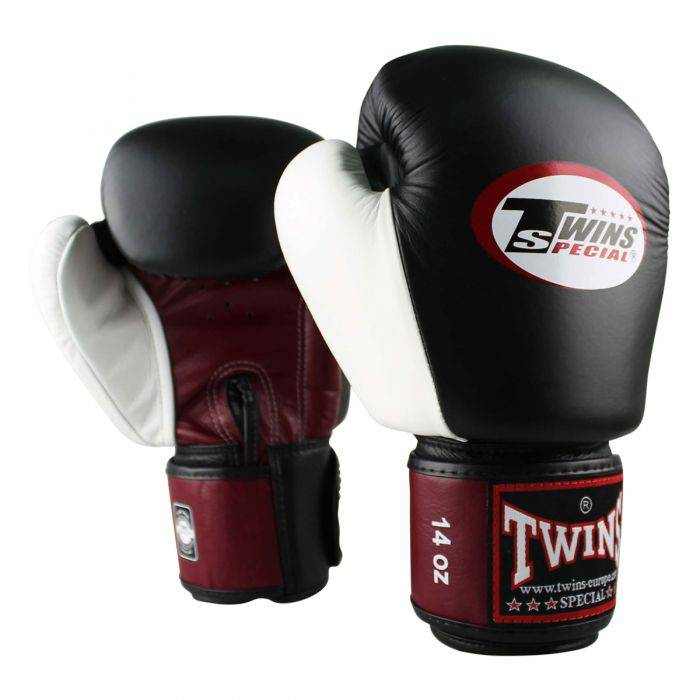 Twins Bokshandschoenen van leer in zwart, bordeauxrood en wit, met logo, duimbevestiging en brede klittenbandsluiting.