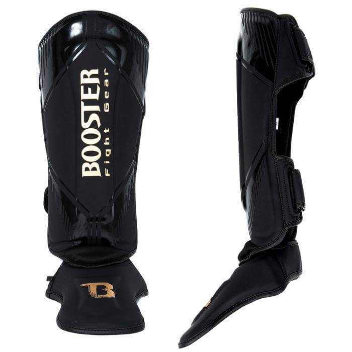 Booster Bangkok Scheenbeschermers zwart goud voor Muay Thai en kickboksen met dikke schuimpadding en dubbele klittenbandsluiting
