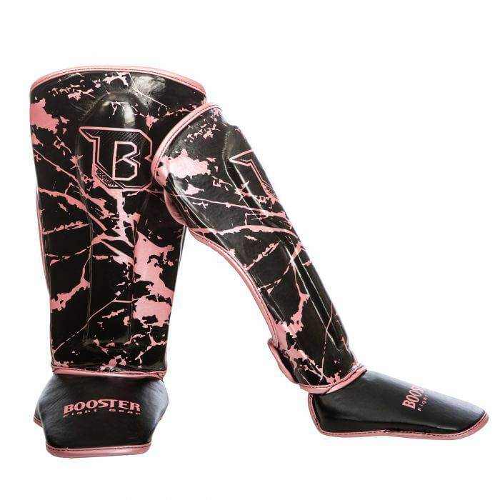 Roze Booster kinder scheenbeschermer met marmerdesign voor vechtsportbescherming