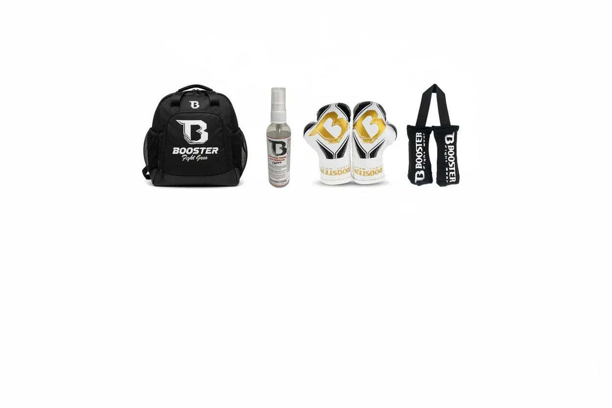 Vechtsport accessoires zoals sporttassen, geur sprays en mini bokshandschoenen van Booster Fight Gear